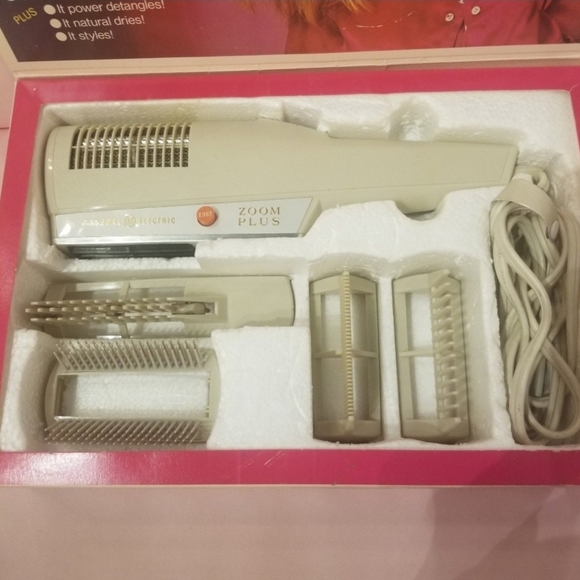 Zoom plus the dryer detangler with attachments. - Picture 7 of 11